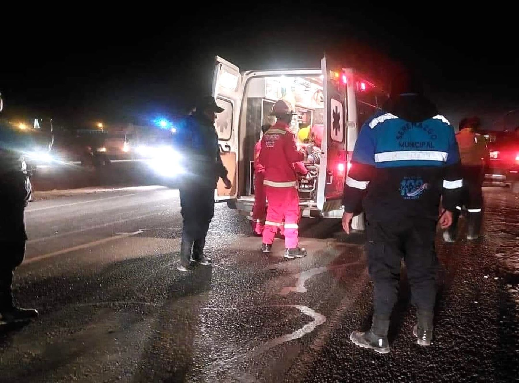 Accidente en vía Arequipa-Puno deja cuatro decesos y más de 20 heridos 