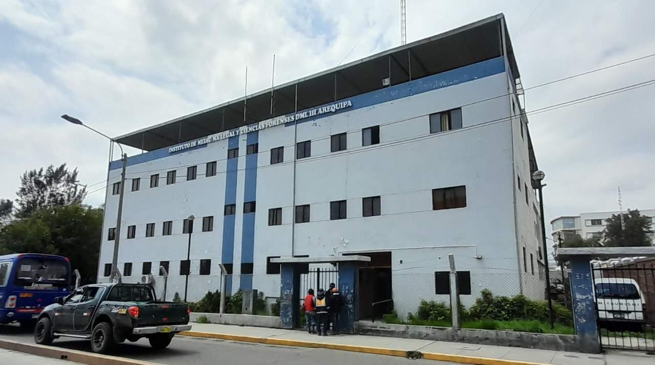 Varón fallece tras caer del quinto piso de su vivienda 