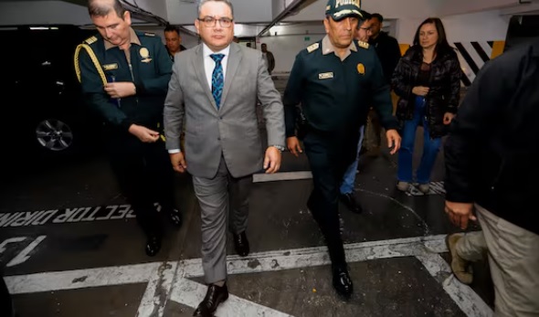 Mensajes atribuidos al ministro Santiváñez revelan amenazas contra capitán ‘Culebra’