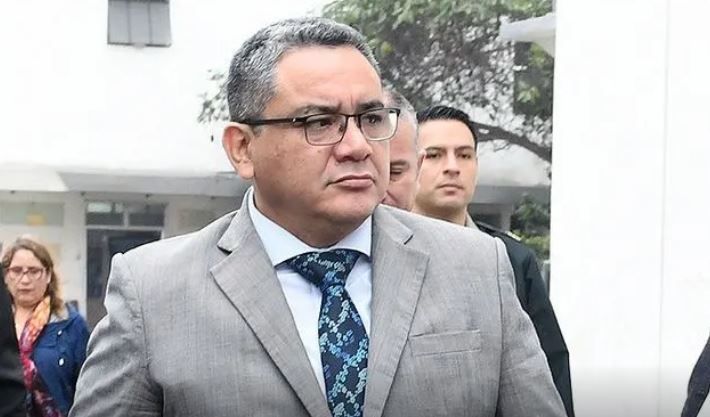 Ministro Santiváñez pidió a Colchado ayuda para silenciar a periodista