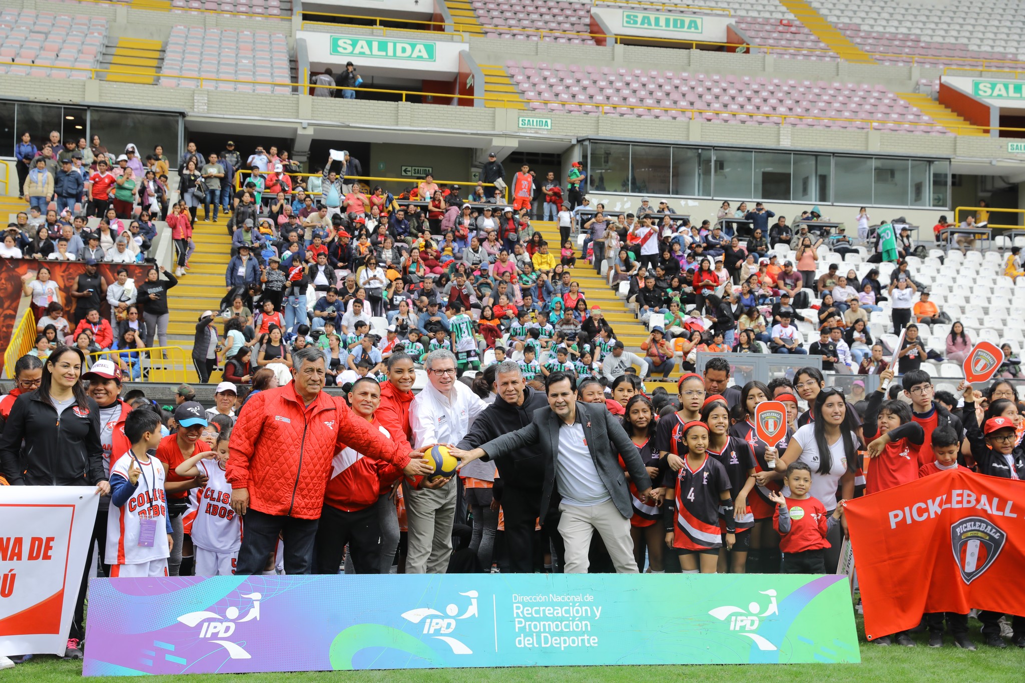 Lima será sede de tres mundiales: vóley, natación y judo