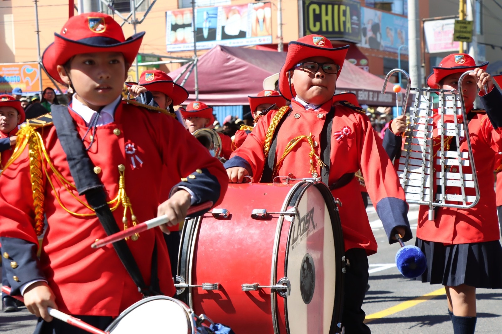 ESPIRITU PATRIOTICO: ESCOLARES DESFILAN Y RINDEN HOMENAJE POR ANIVERSARIO DE PAUCARPATA