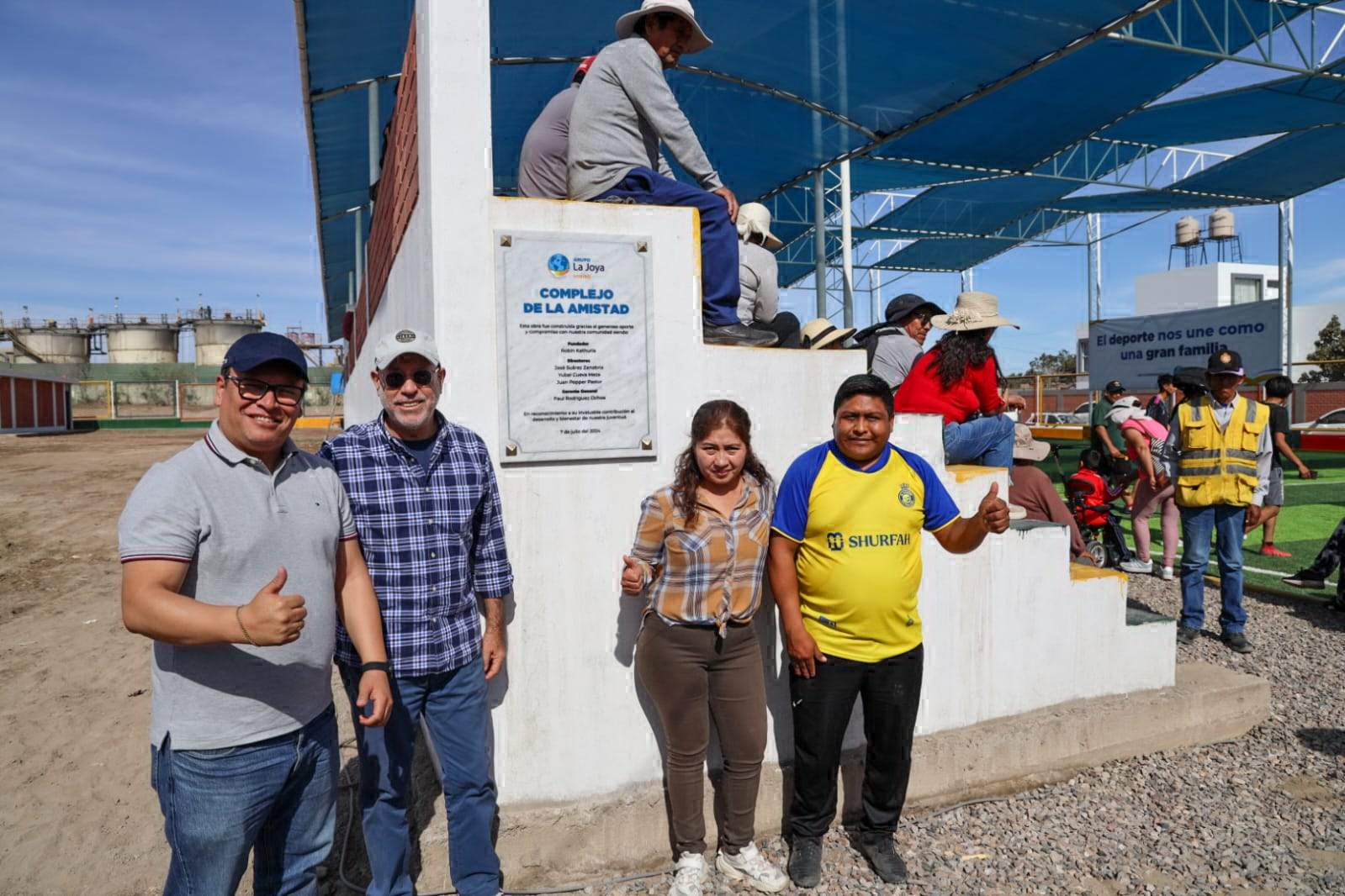 Grupo La Joya Mining entrega complejo deportivo en el AA.HH San José La Joya