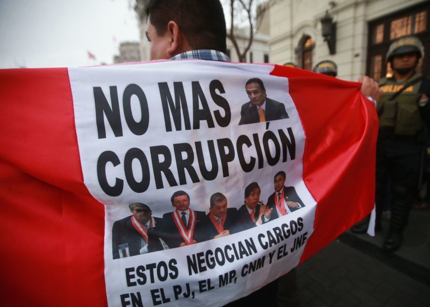 Peruanos piden lucha contra la delincuencia y corrupción