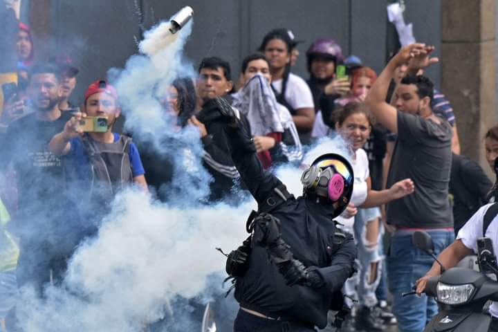 Reportan 4 fallecidos y 749 detenidos en protestas contra Maduro