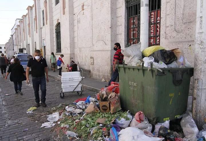 Cada vez hay más basura en las calles de Arequipa