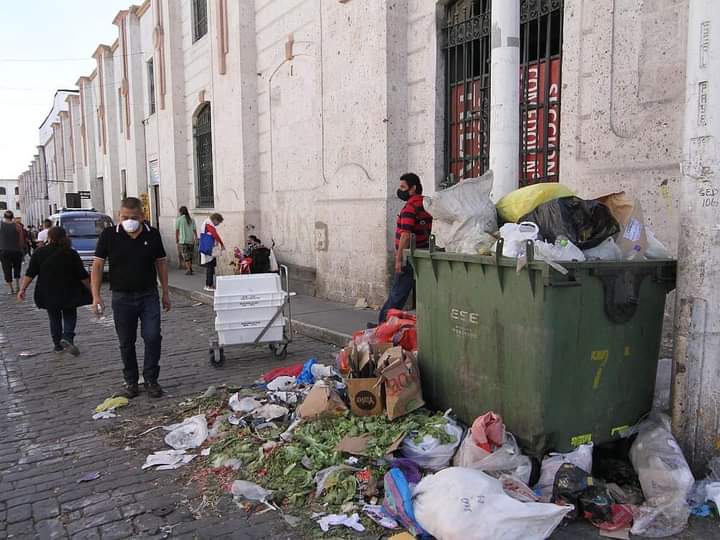 Cada vez hay más basura en las calles de Arequipa