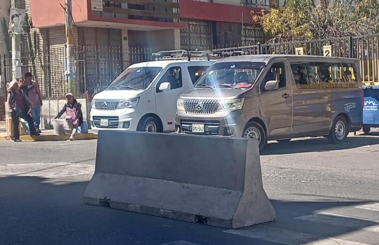 Conductores de «loncheritas» toman Malecón Zolezzi y crean terminal informal en Mariano Melgar