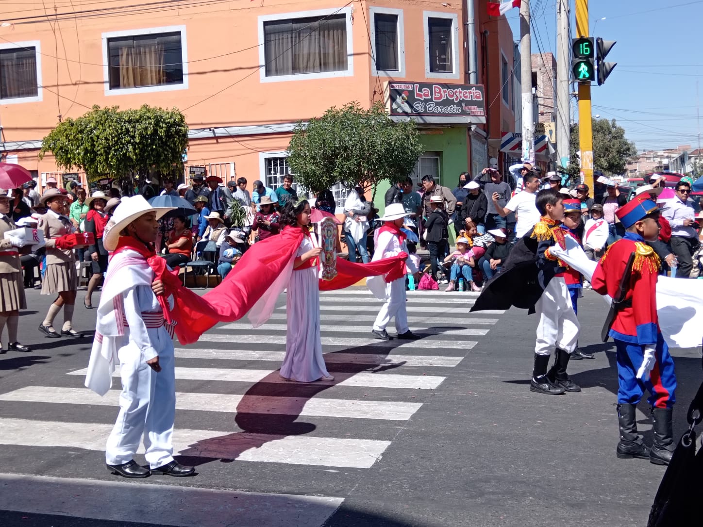 Mariano Melgar celebró desfile escolar 2024