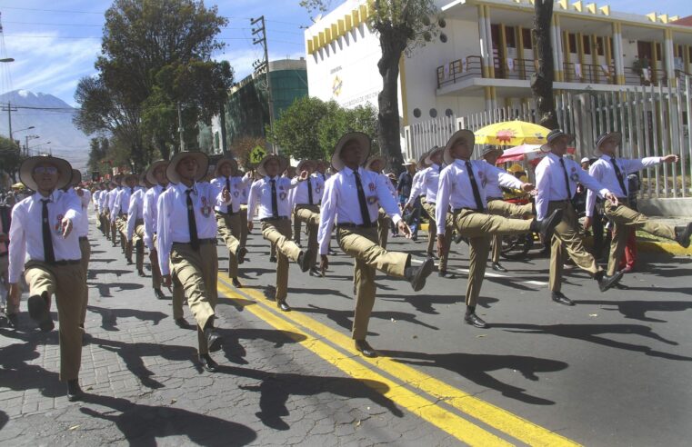 Escolares contagiaron orgullo y patriotismo durante desfile