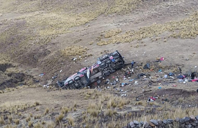 Son 29 los fallecidos y 15 heridos por volcadura de bus interprovincial