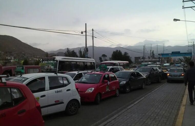 LA CONGESTIÓN VEHICULAR DEMORA HORAS EN ARANCOTA