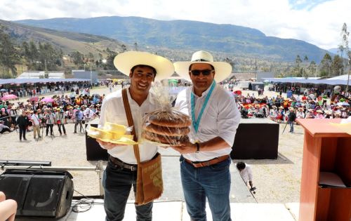 Inician feria birregional para mostrar su producción agrícola