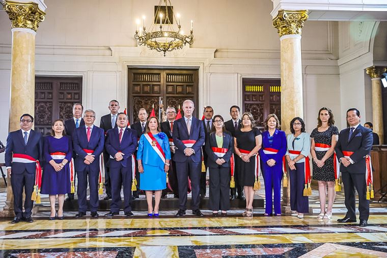 Congresistas piden cambios en el gabinete ministerial