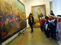 Escolares aprenden sobre historia y cultura.