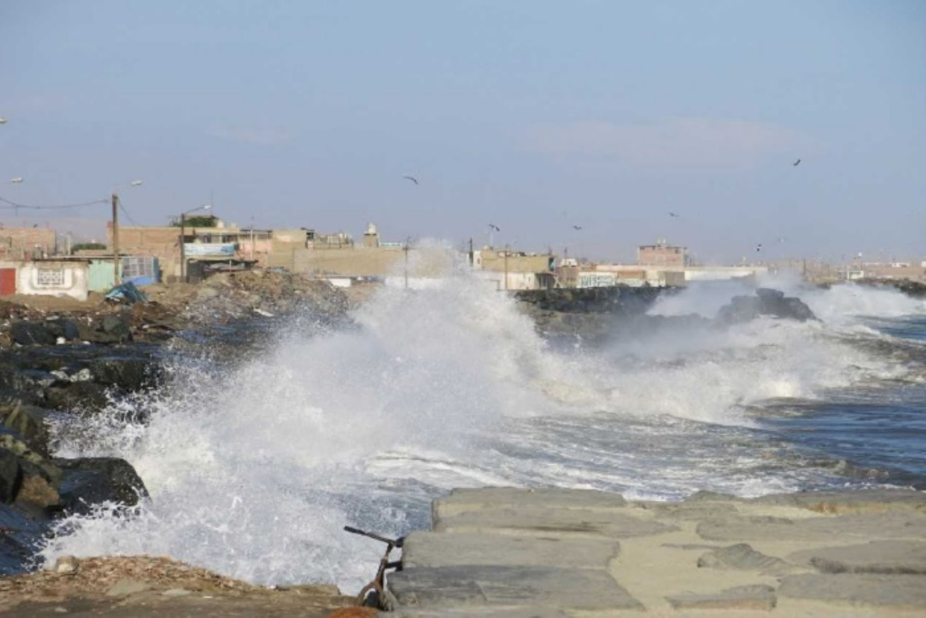 Oleajes ligeros a fuertes se prevén a lo largo del litoral desde hoy