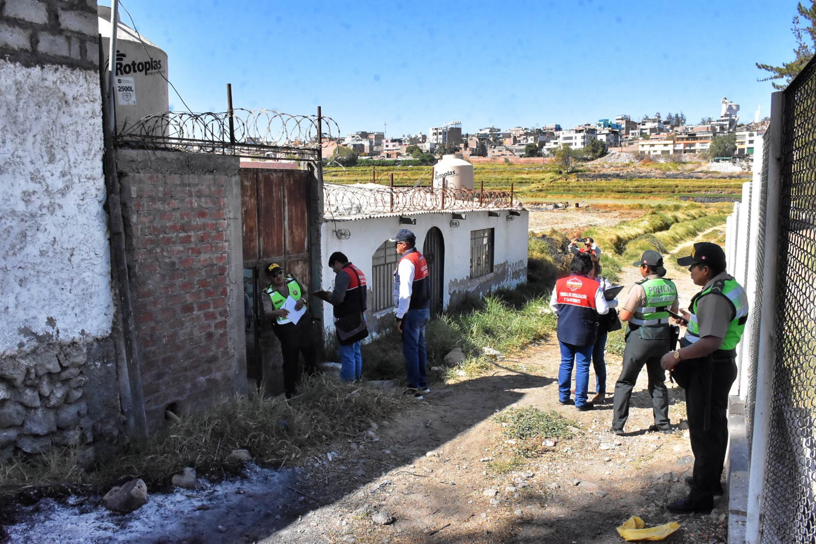 Fiscalizadores intervienen chanchería informal en JLByR