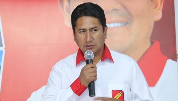 El Secretario Regional de Perú Libre, calificó de rumores la presencia de Vladímir Cerrón en Arequipa.