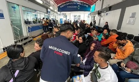 Migrantes venezolanos tendrán que presentar visa y pasaporte