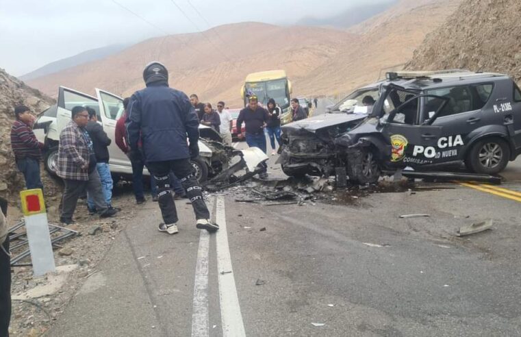 Choque entre patrullero y auto deja dos fallecidos 