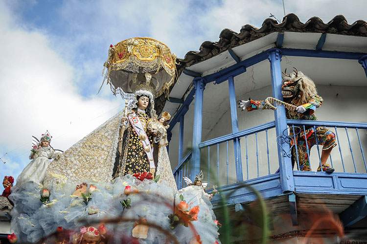 Atractivos de Paucartambo durante fiesta de la Virgen del Carmen