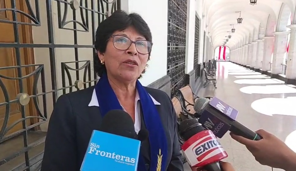 Cuestionan abandono al sector Educación durante Día del Maestro 