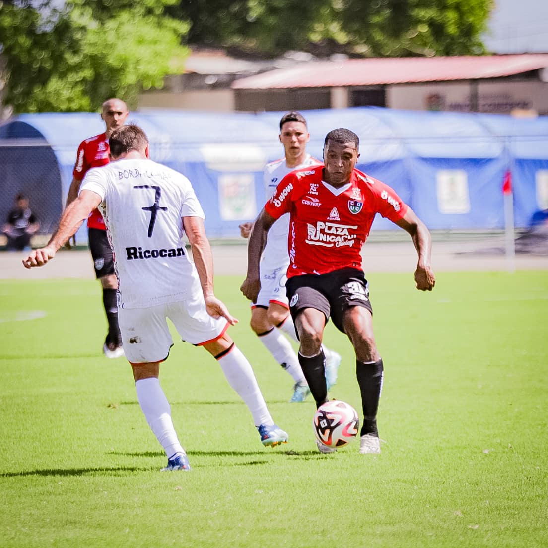 FBC Melgar cae ante U.Comercio y en la tabla