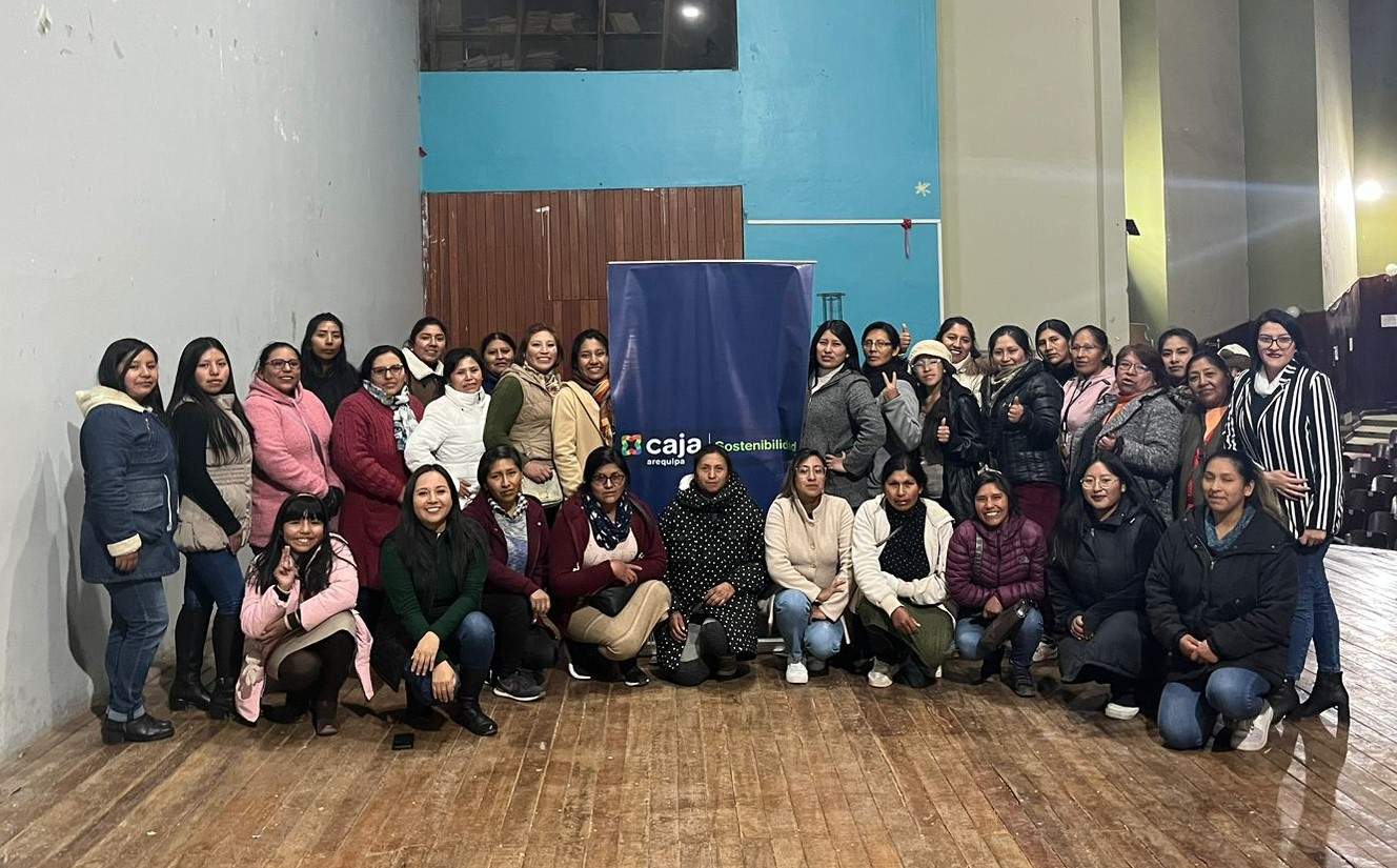 Mujeres emprendedoras de Juliaca y Puno son capacitadas por Caja Arequipa