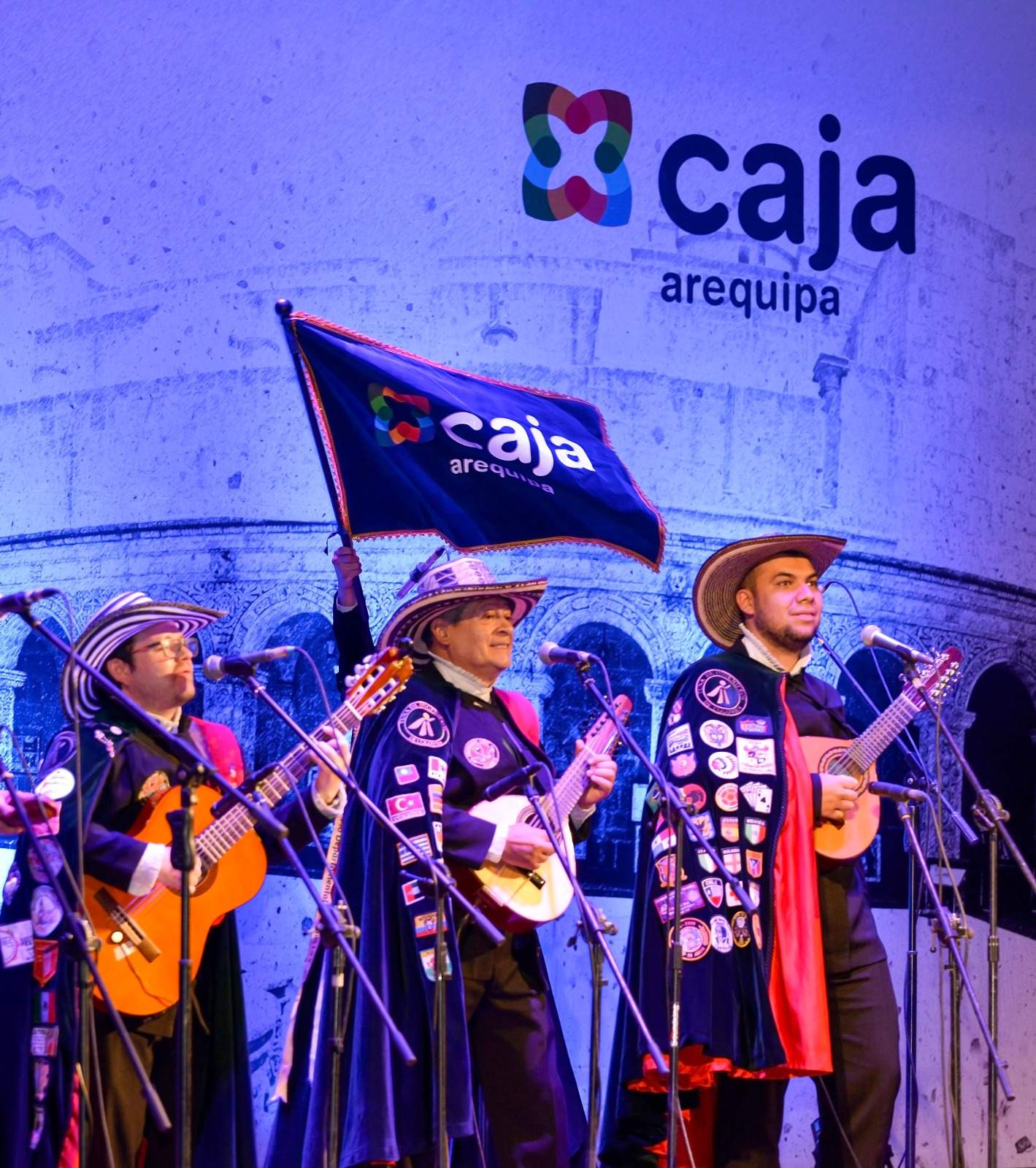 Clientes de Caja Arequipa disfrutaron de Encuentro Internacional de Tunas