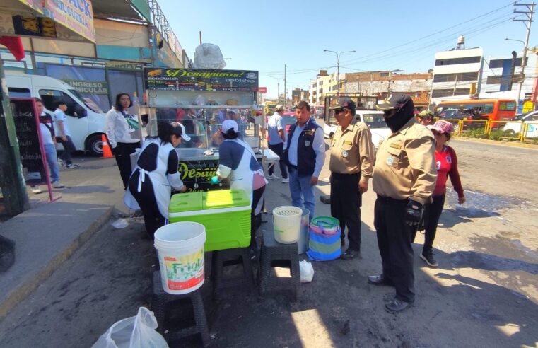 Intensifican operativos contra comercio informal en Bustamante y Rivero