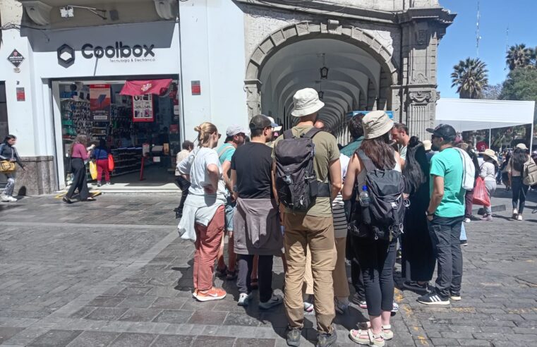 Turistas extranjeros acompañan a los arequipeños en su aniversario