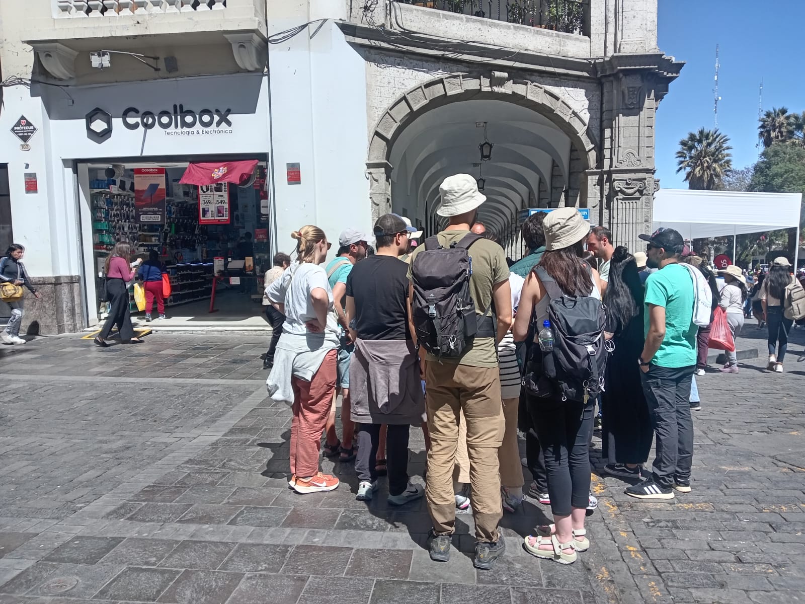 Turistas extranjeros acompañan a los arequipeños en su aniversario