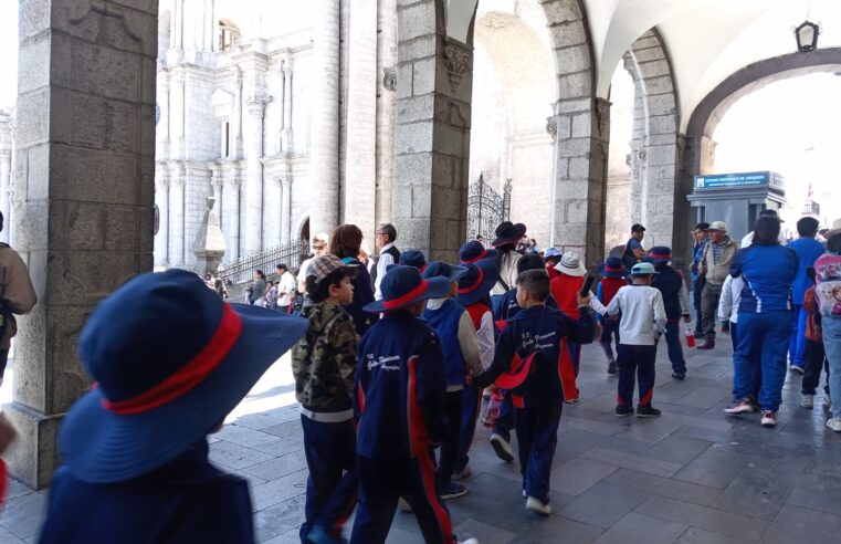 Escolares arequipeños redescubren su historia en el centro