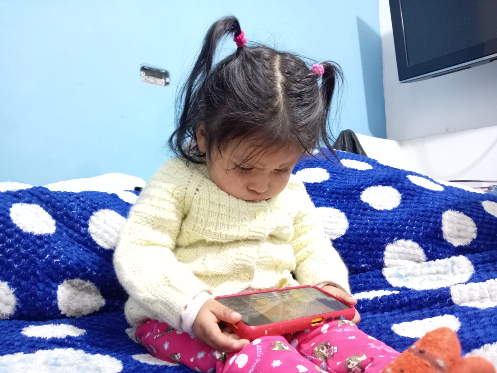 En Arequipa los celulares dominan a los niños y relegan los juguetes y el deporte