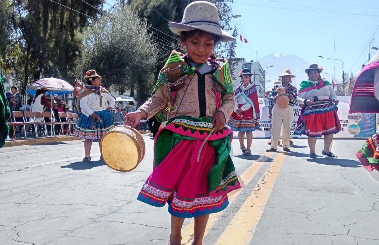 Con un viaje de 10 horas, los danzantes del distrito de Cayarani marcaron presencia.