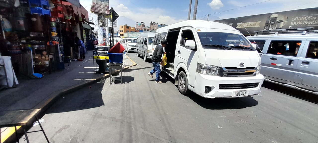 Transportistas informales amenazan paralizar la ciudad