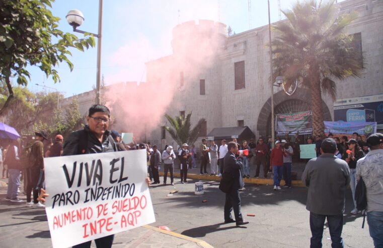 Trabajadores del INPE intensifican huelga en cuarto día de protestas