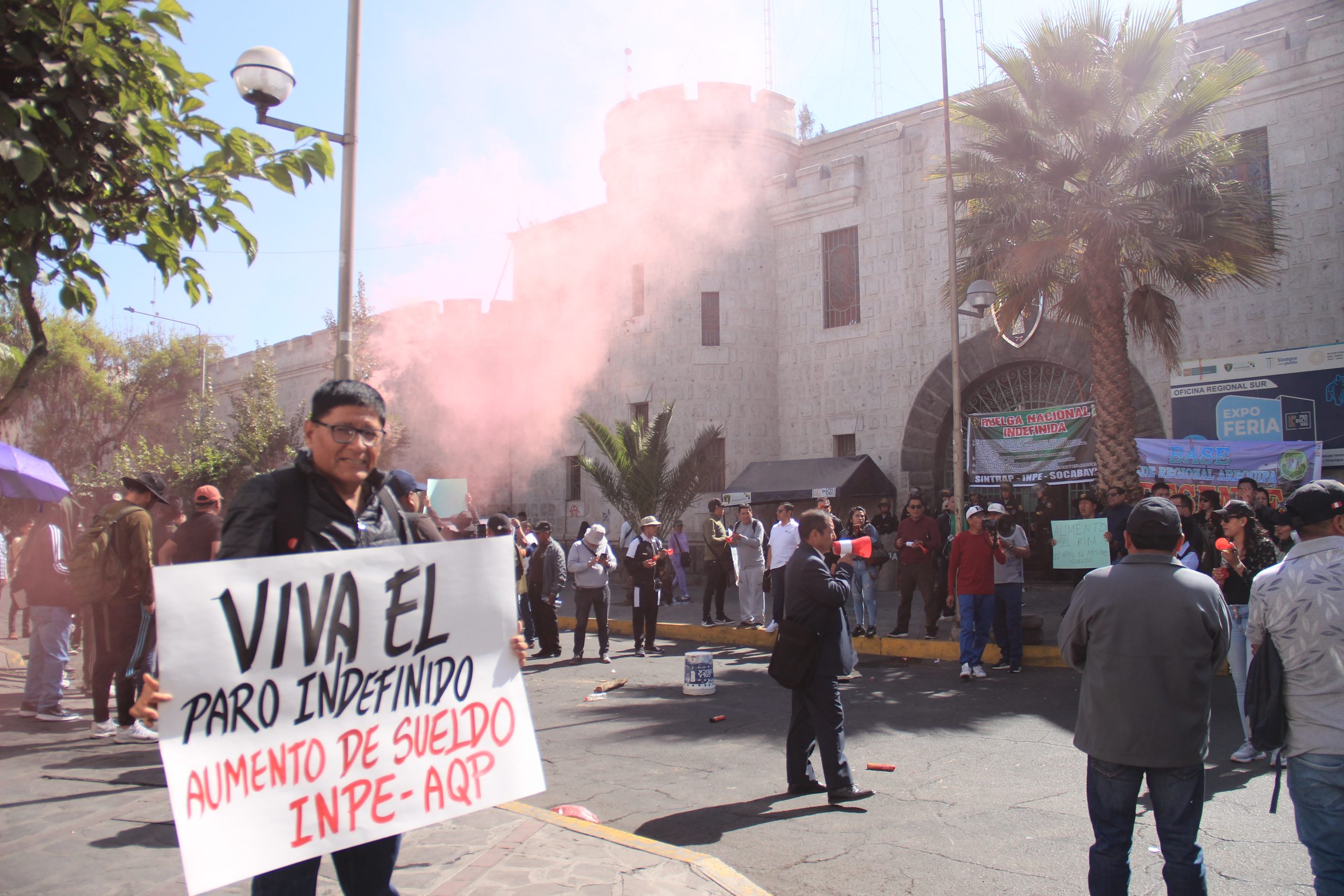 Trabajadores del INPE intensifican huelga en cuarto día de protestas