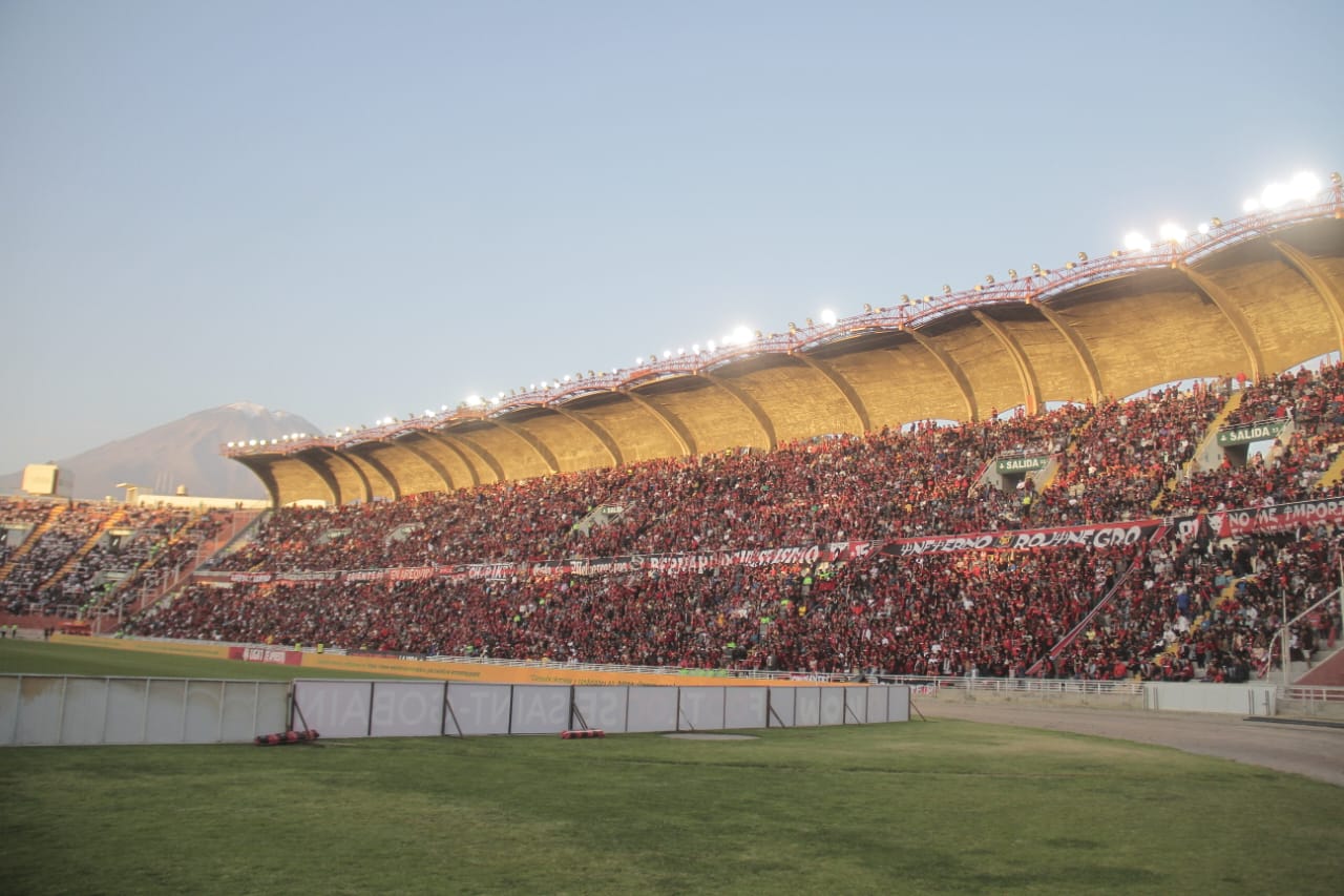 El fútbol no para en el Monumental Arequipa