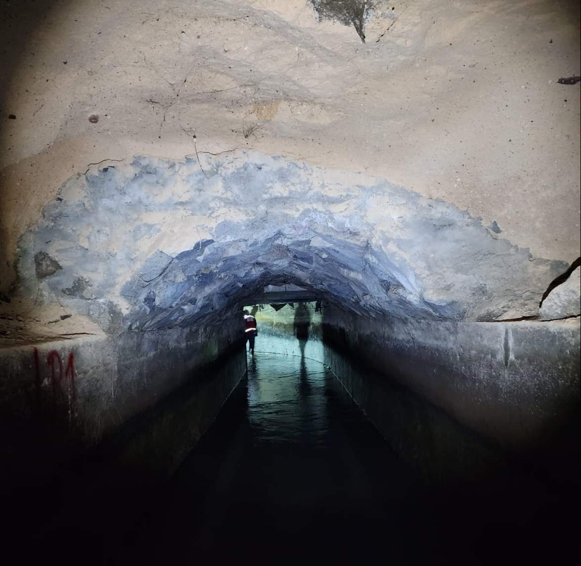 Canal de Zamácola en riesgo, le hacen forados para robar agua