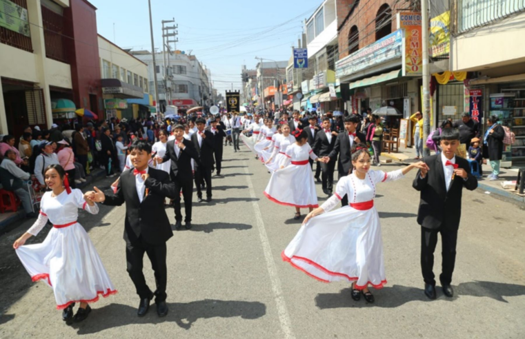 Corso por reincorporación al Perú reúne a 100 comparsas