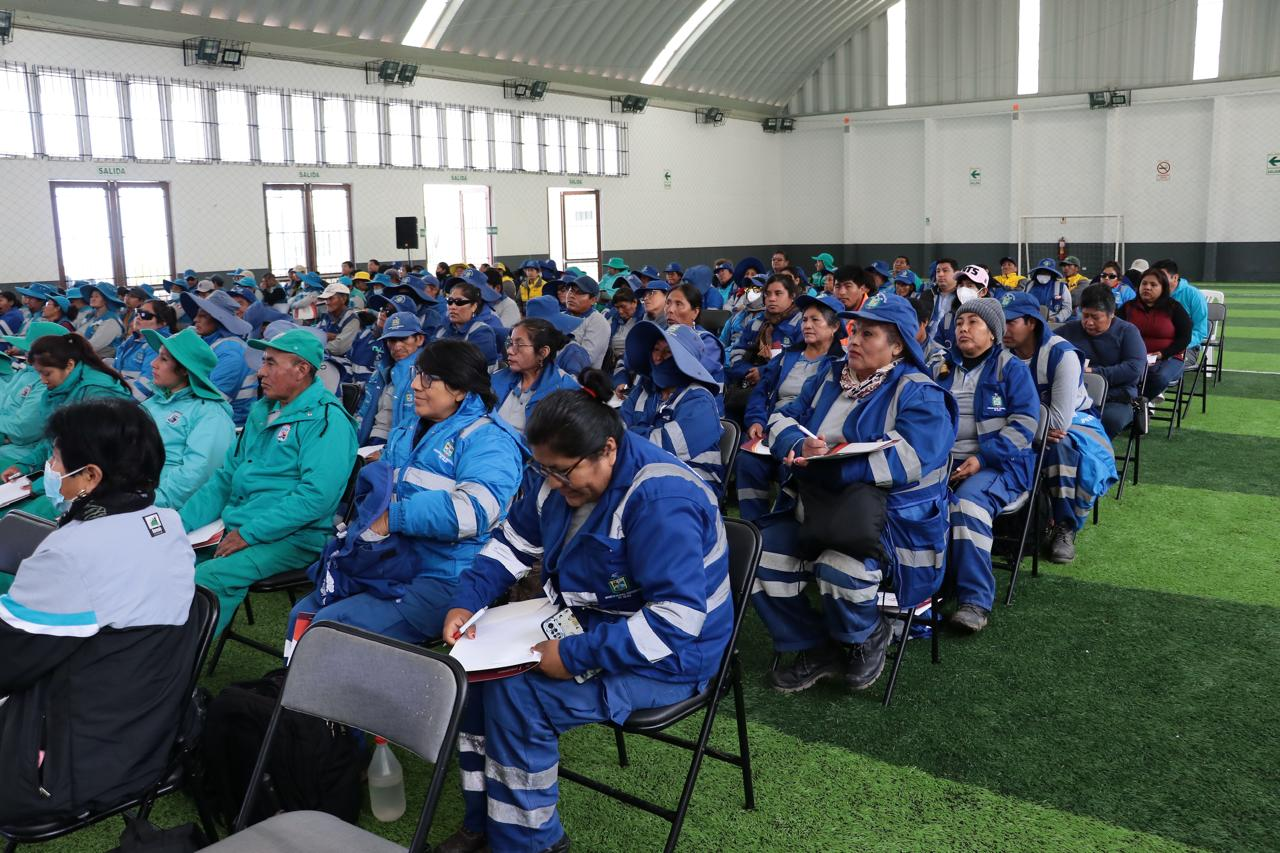 Obreros municipales de Islay se capacitan en seguridad y salud ocupacional