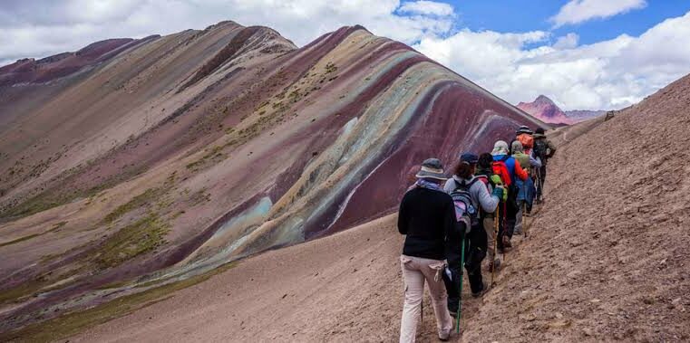 Piden garantizar seguridad de turistas por conflictos en Vinicunca