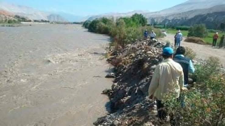 Critican indiferencia del GRA ante la muerte lenta del río Camaná