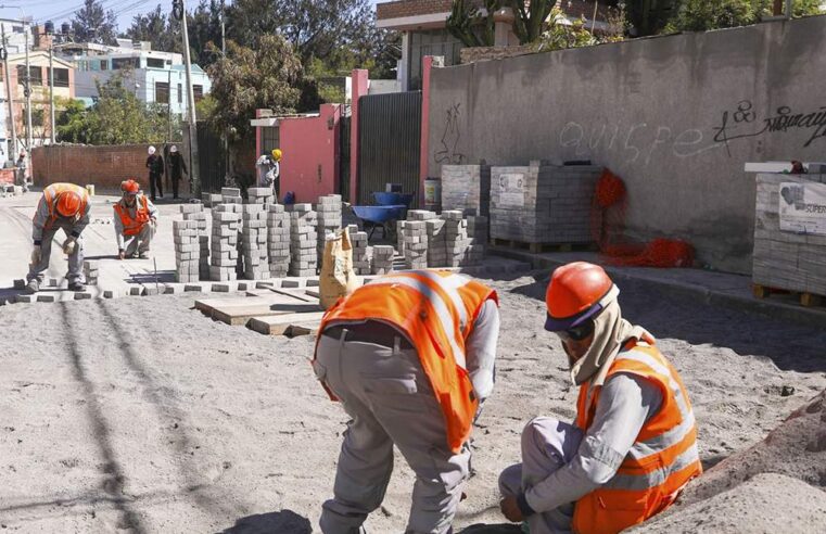 Trabajos de adoquinado en Urb. La Perla con 80% de avance