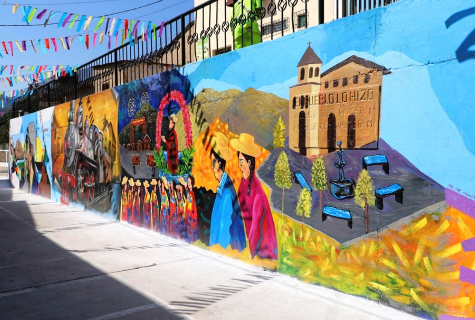 Proyecto muralista “Pueblo de colores” pinta las costumbres y tradiciones