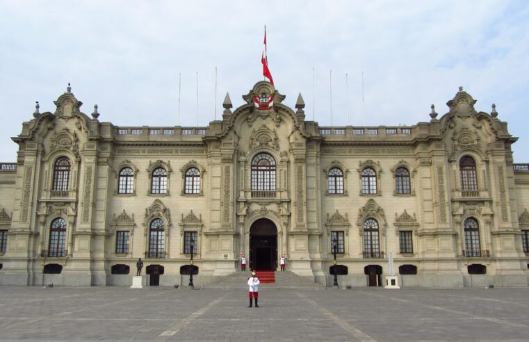 Trabajadores de Palacio de Gobierno exigen aumento salarial