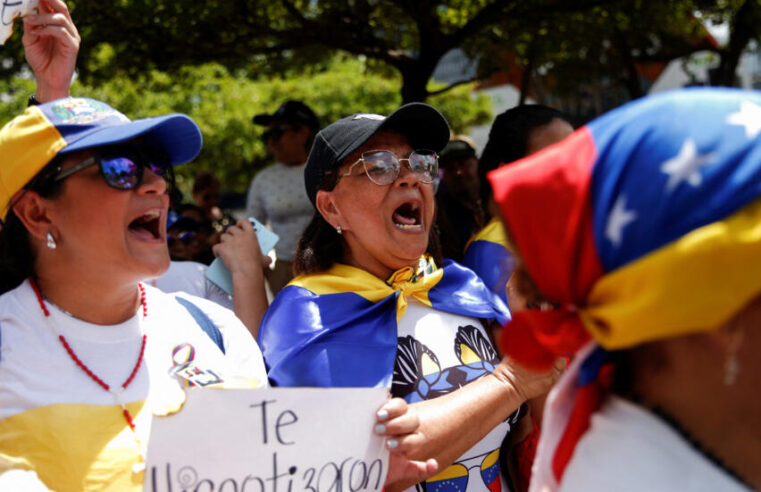 Machado reaparece en marcha opositora en Venezuela