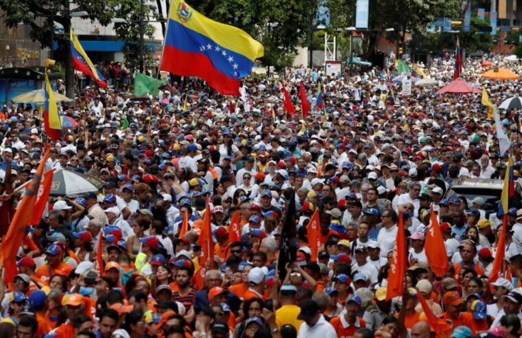 Miles de personas protestan en Venezuela