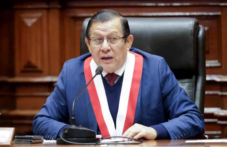 Recolectan firmas para censurar a Salhuana, presidente del Congreso